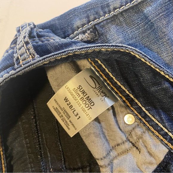 Silver Jeans Suki, boot cut,midrise, distressed 31” waist 27” inseam  8 1/2”rise - Picture 6 of 13